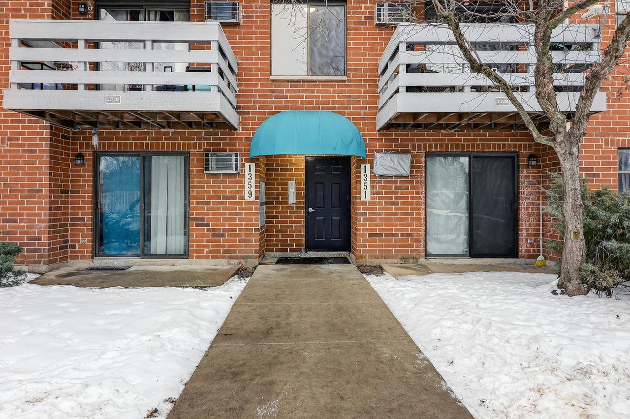 1351 N Winslowe Dr. #302, Palatine, IL 60074