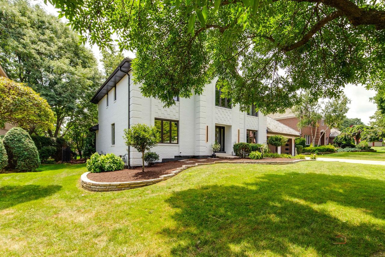 2221 Donegal Dr., Darien, IL 60561