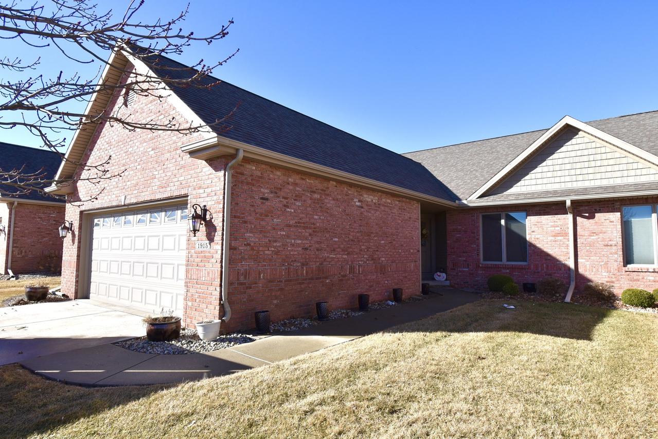 1915 Dunraven Rd., Bloomington, IL 61704