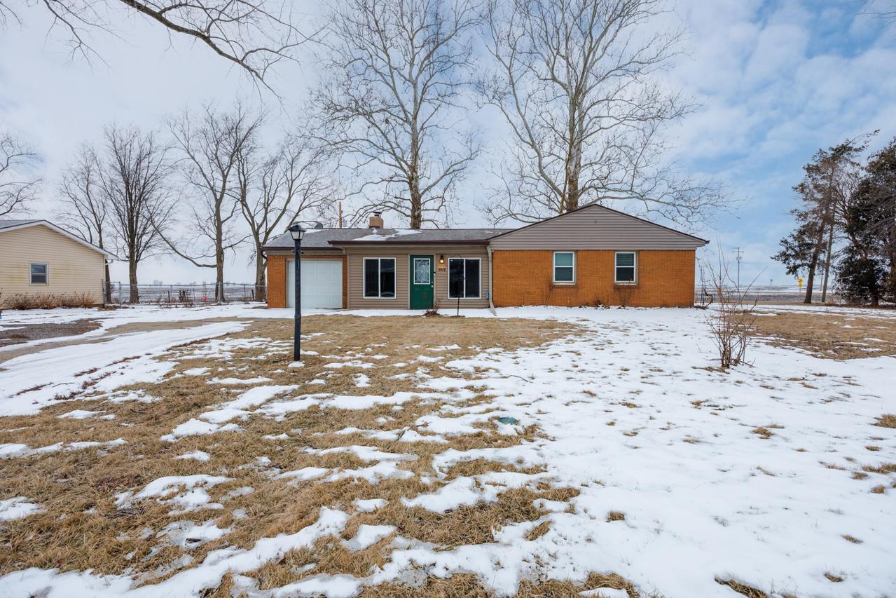 8428 N Shirlane St., Shirley, IL 61772