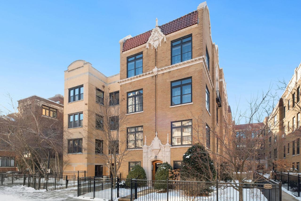 537 W Roscoe St. #2, Chicago, IL 60657