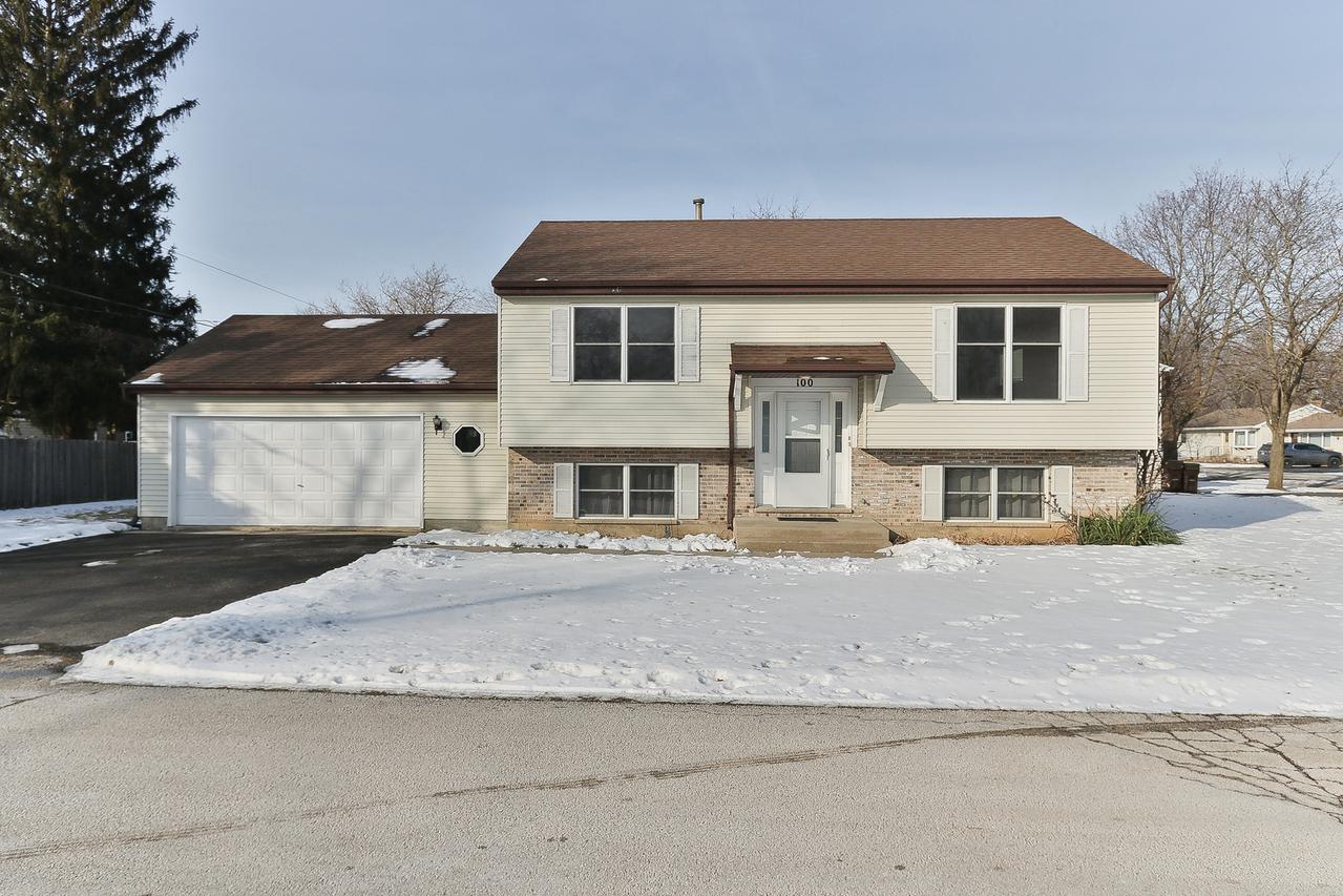 100 Barberry Dr., Crystal Lake, IL 60014