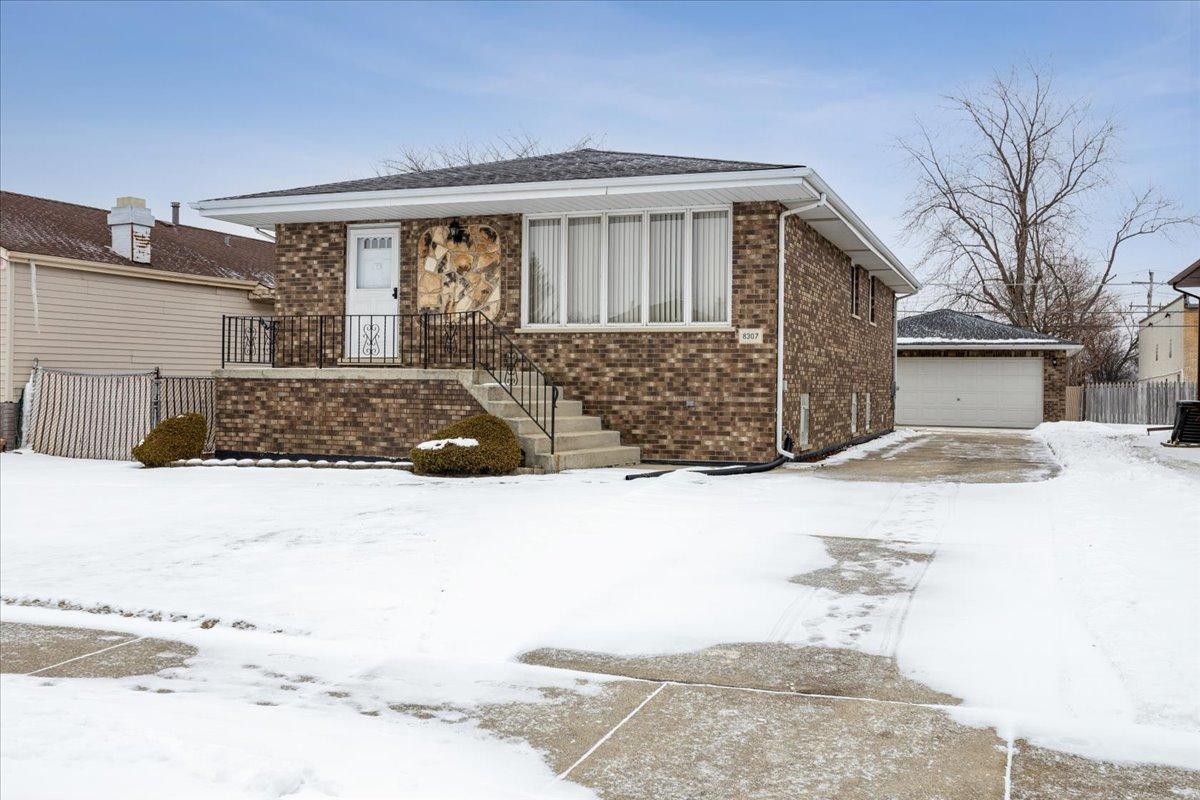 8307 S 77th Ct., Bridgeview, IL 60455