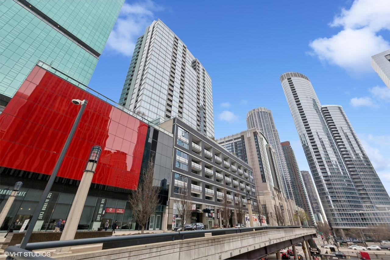 240 E Illinois St. #402, Chicago, IL 60611