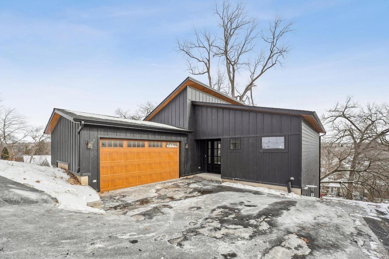 298 Apache Tr., Lake In The Hills, IL 60156