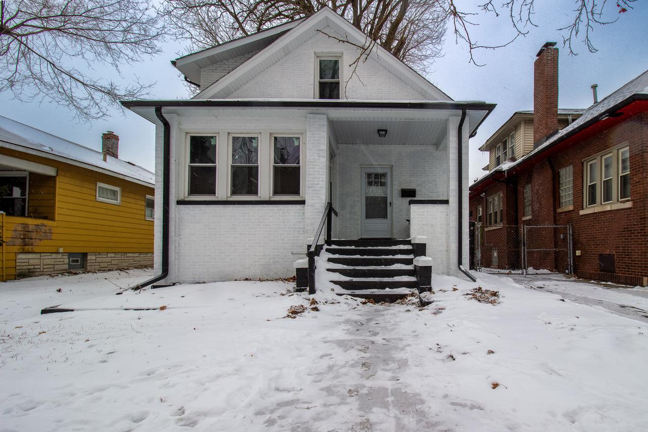 678 Douglas Ave., Calumet City, IL 60409