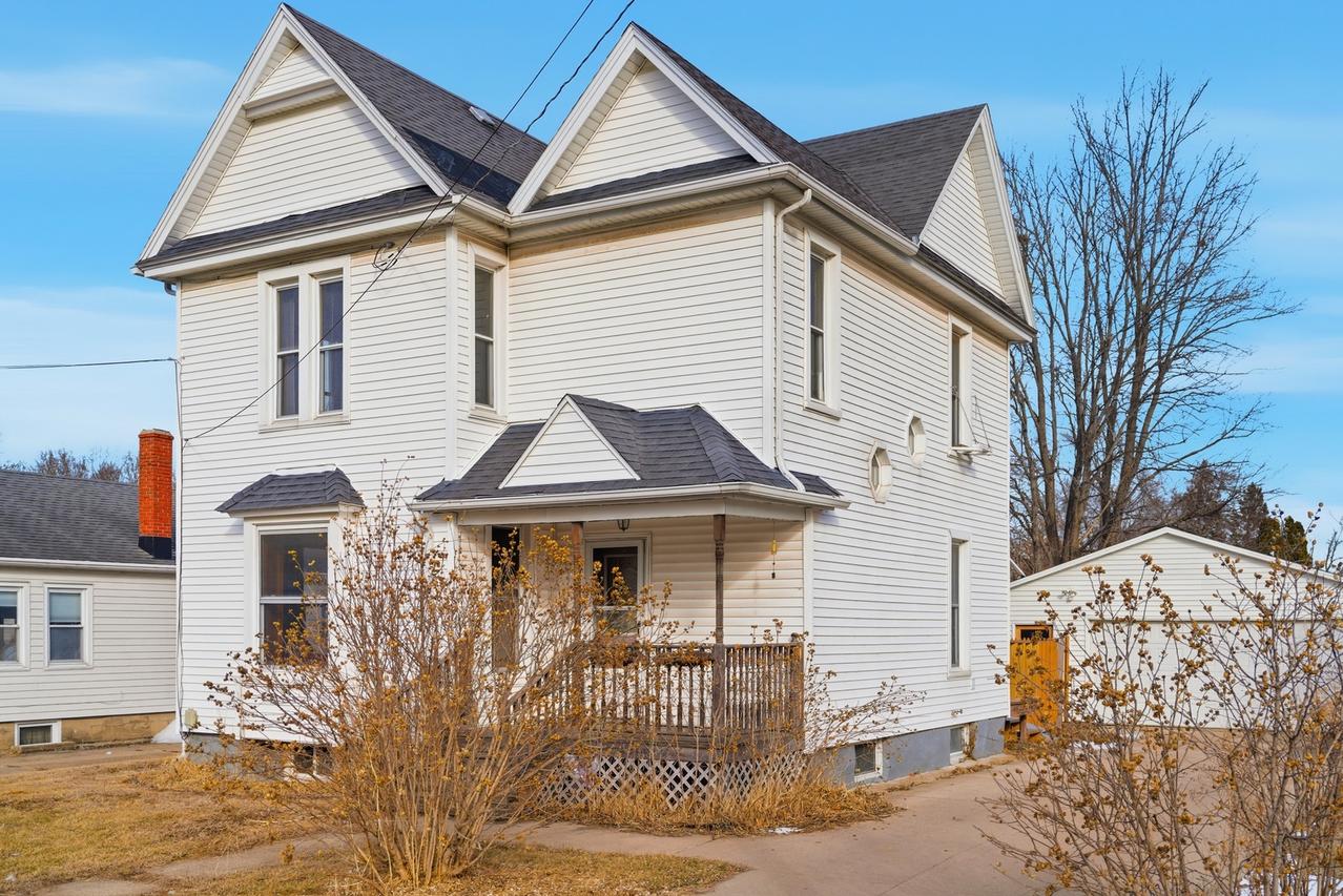 1507 W 9th St., Dixon, IL 61021