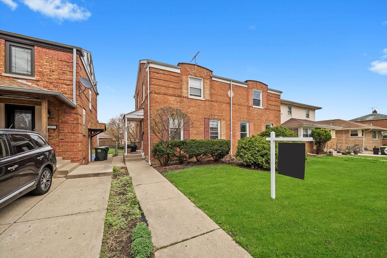 429 Geneva Ave., Bellwood, IL 60104