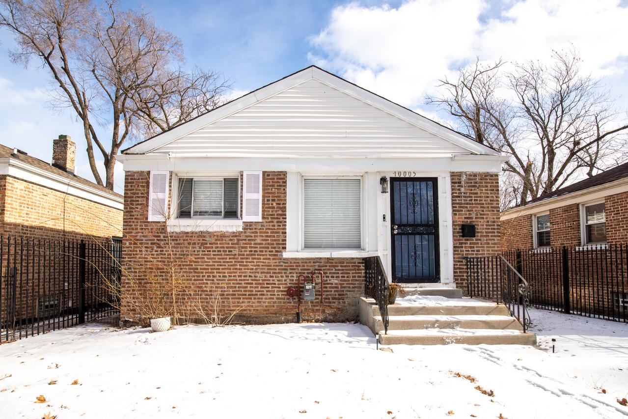 10005 S Calhoun Ave., Chicago, IL 60617