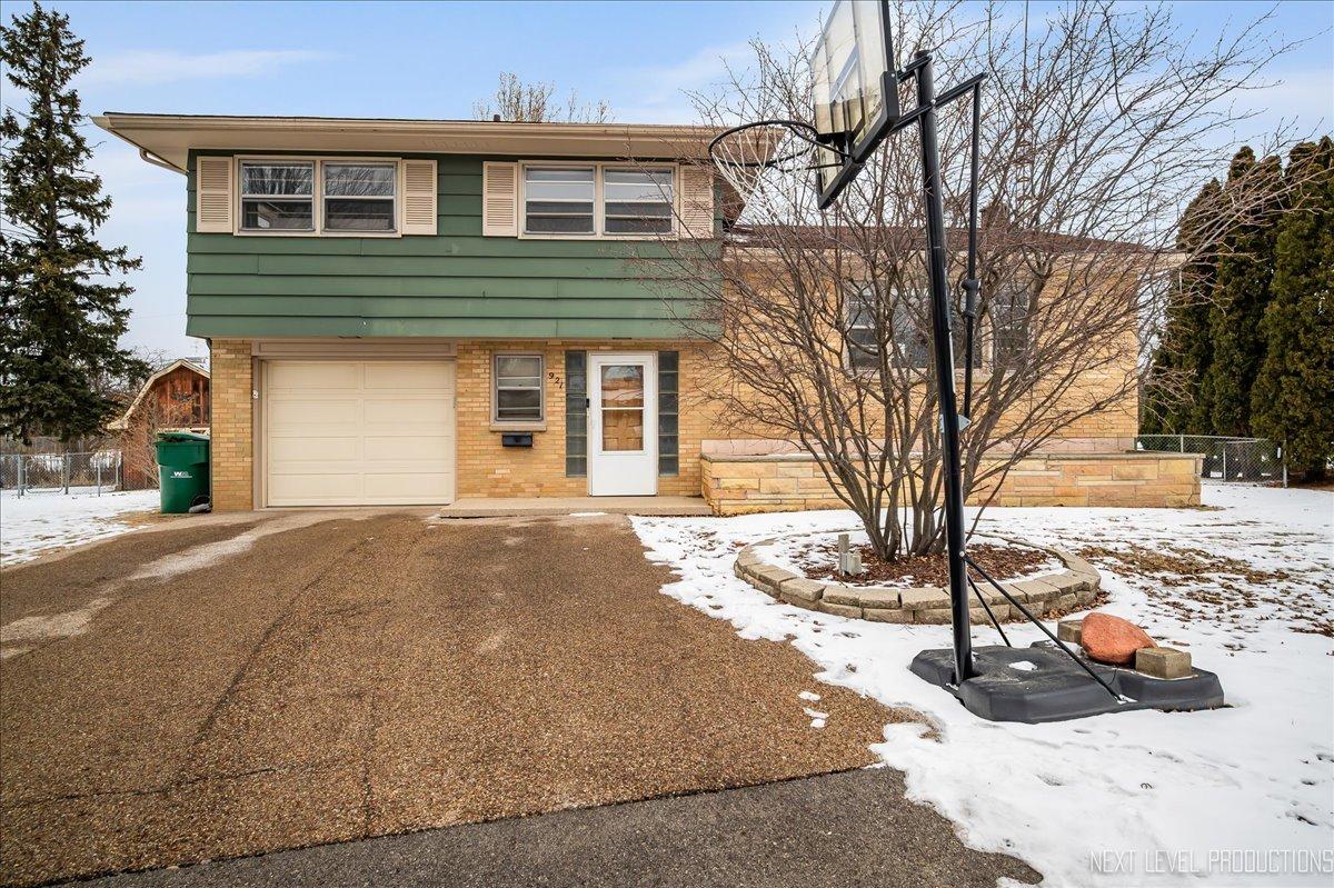 921 Birchwood Dr., Sycamore, IL 60178