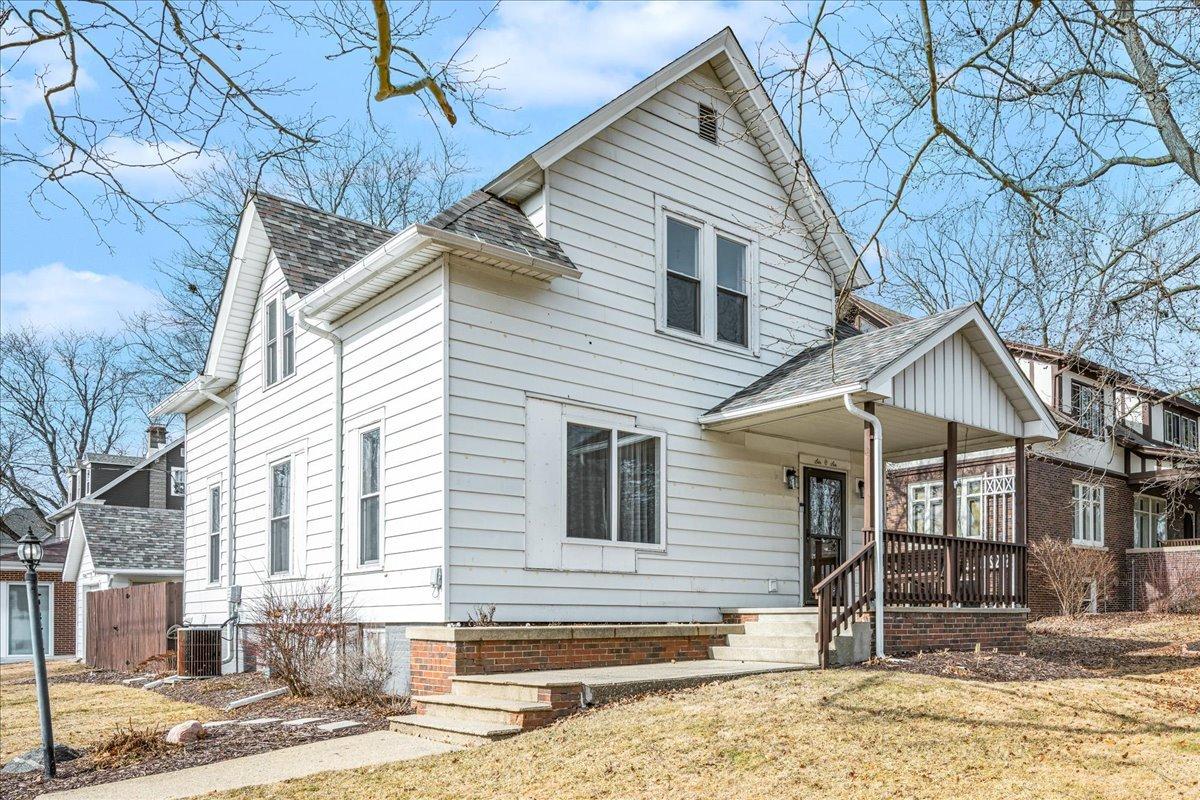 606 S Main St., Eureka, IL 61530