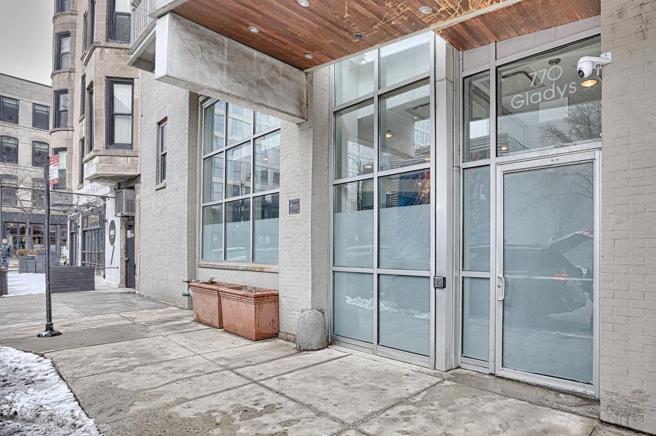 770 W Gladys Ave. #302, Chicago, IL 60661