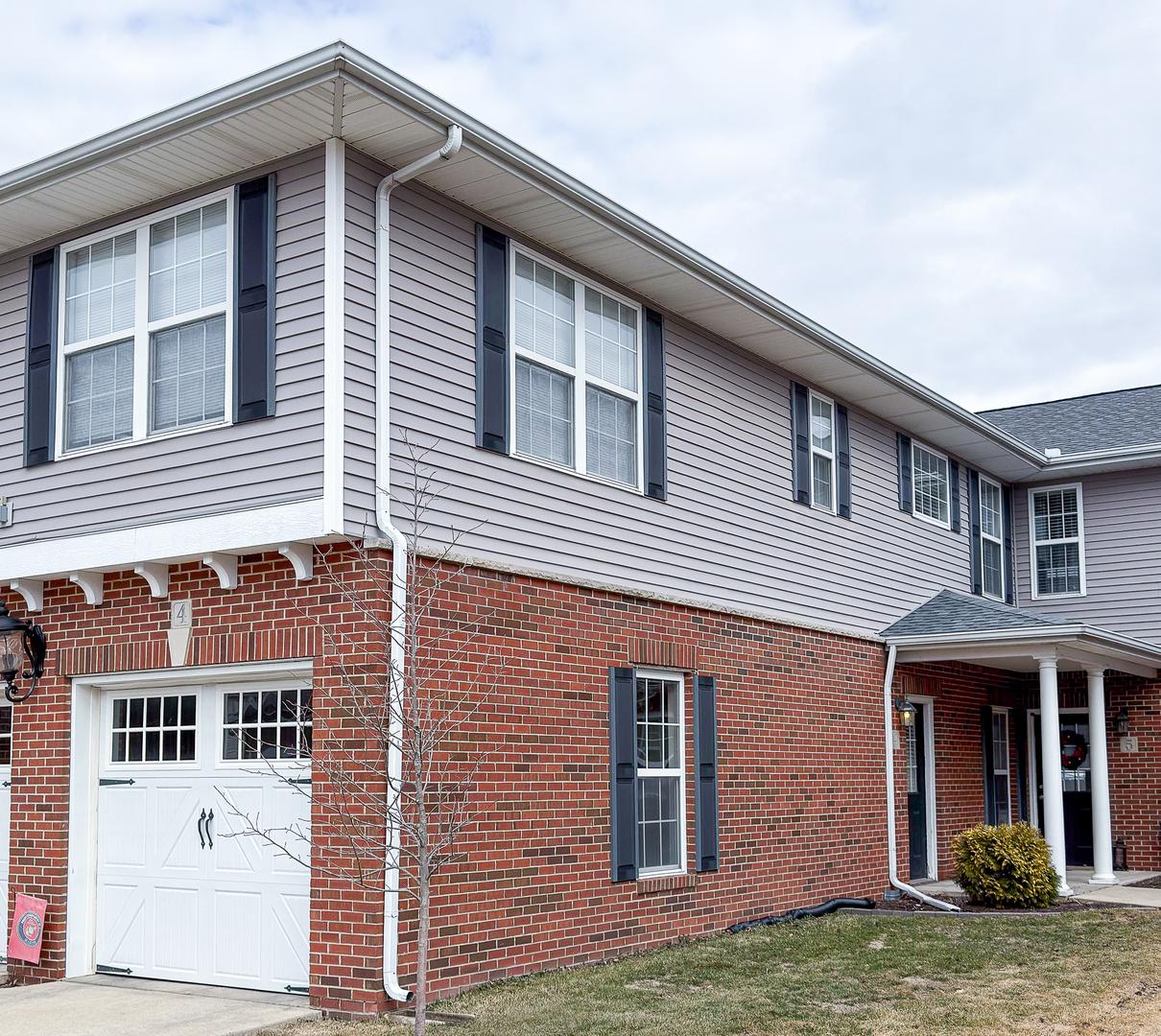 106 Essex Ln. #4, Savoy, IL 61874