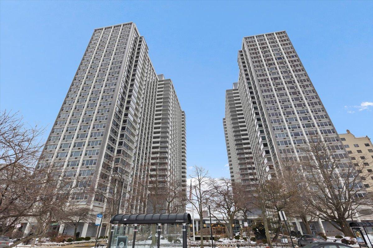 4250 N Marine Dr. #906, Chicago, IL 60613