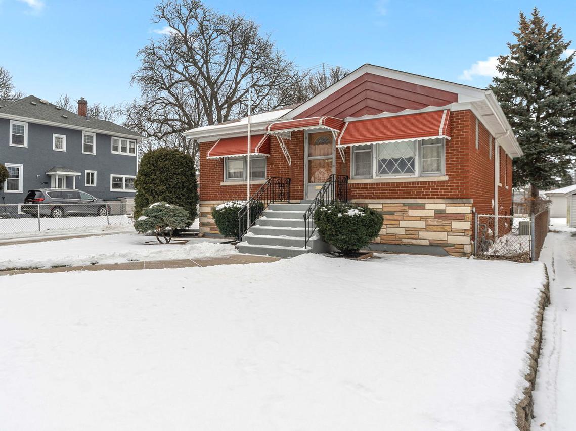 4809 Elm St., Downers Grove, IL 60515