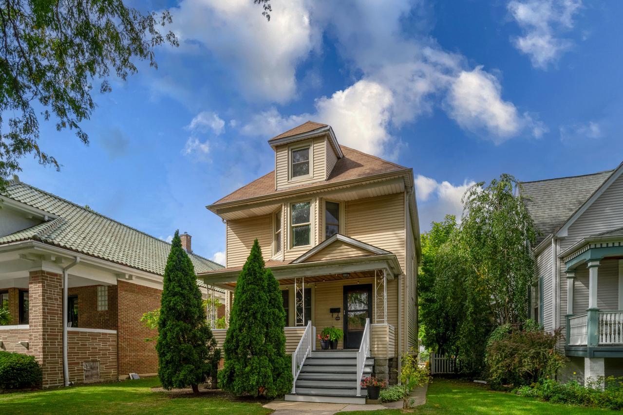 4744 N Lotus Ave., Chicago, IL 60630