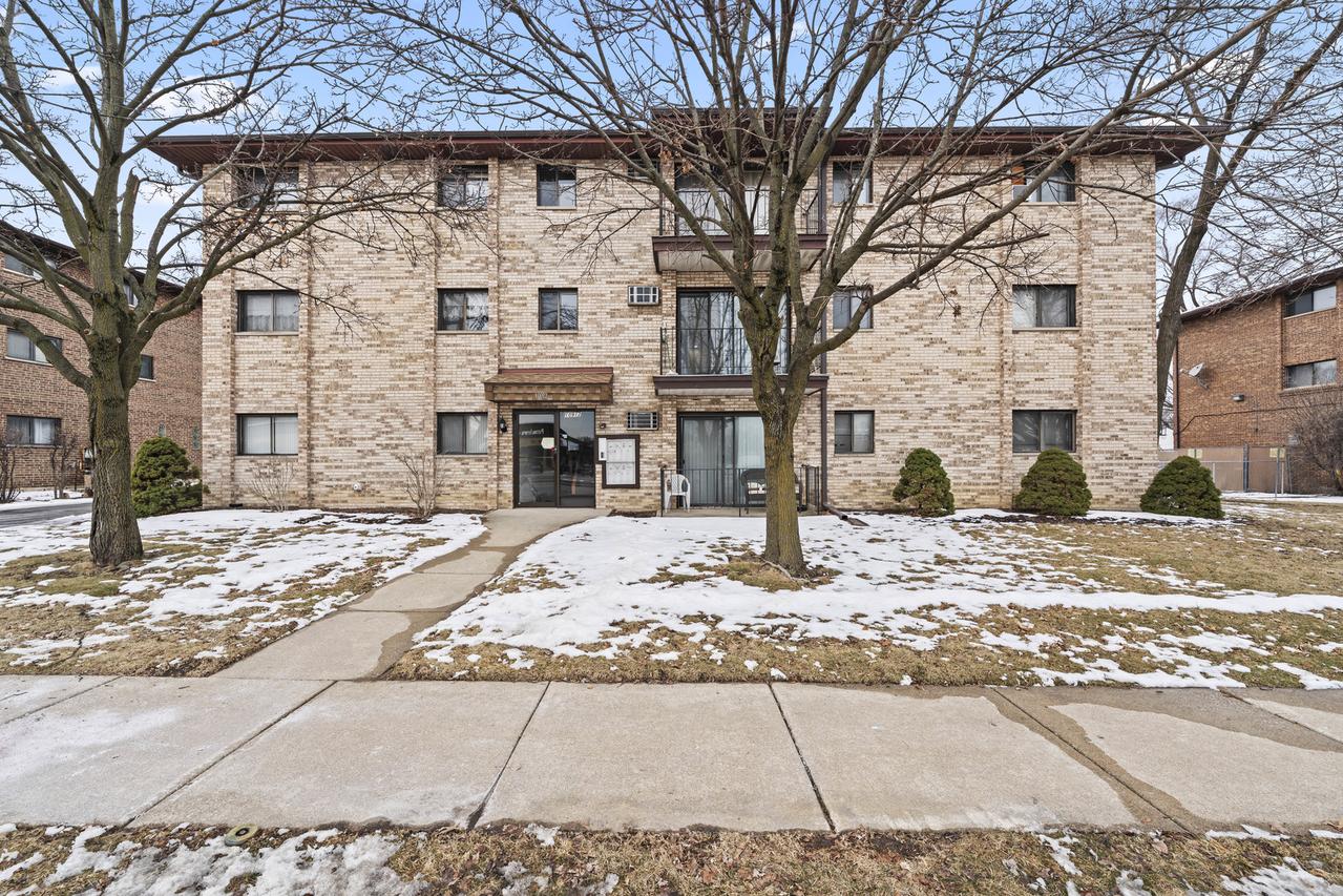 10912 Central Ave. #202, Chicago Ridge, IL 60415