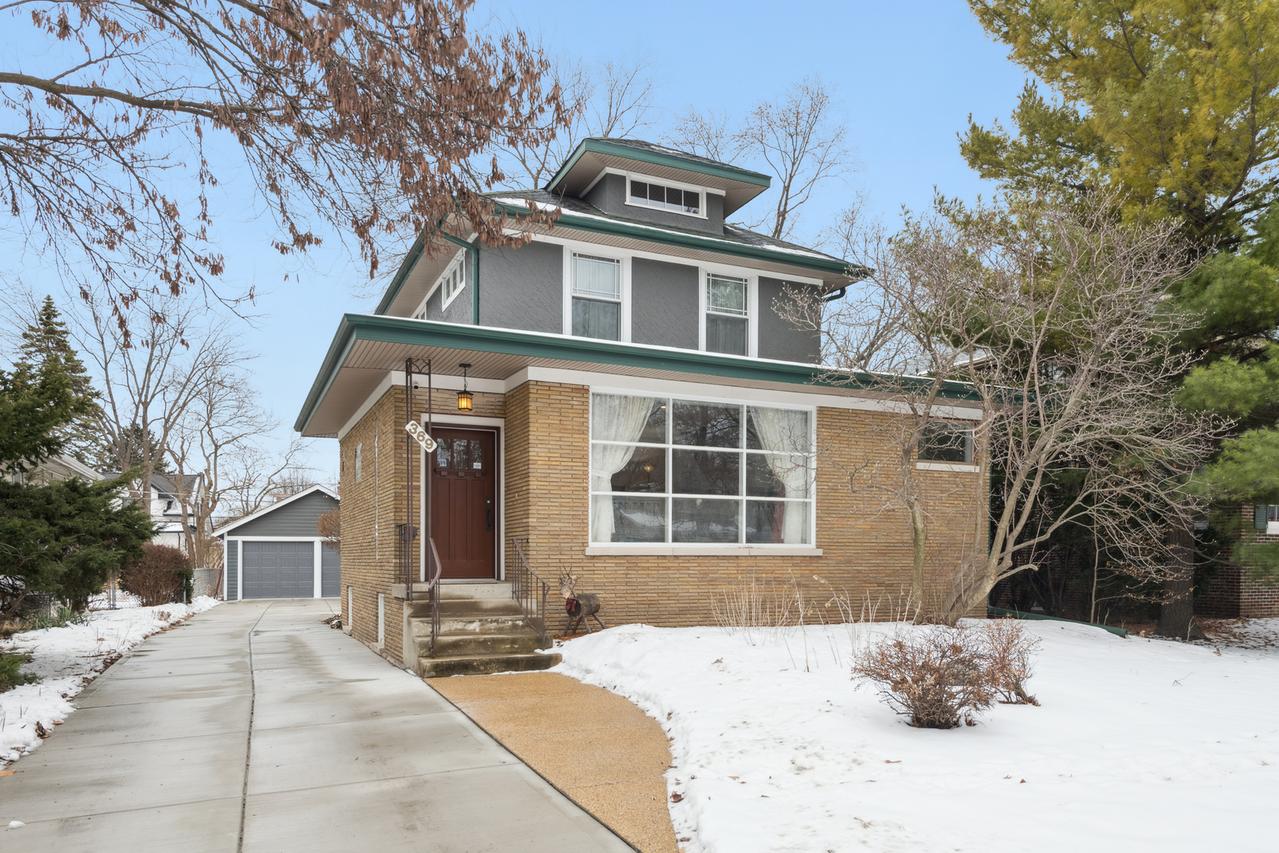 369 Addison Rd., Riverside, IL 60546