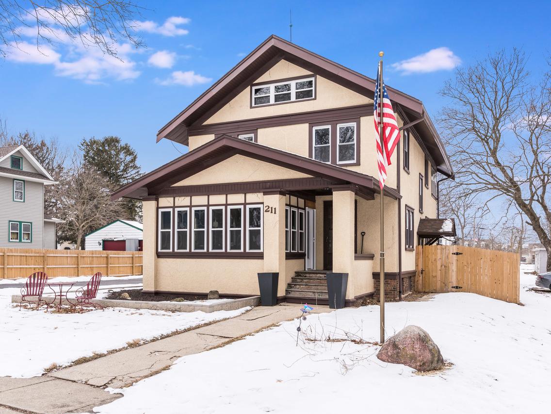 211 S Pecatonica St., Winnebago, IL 61088