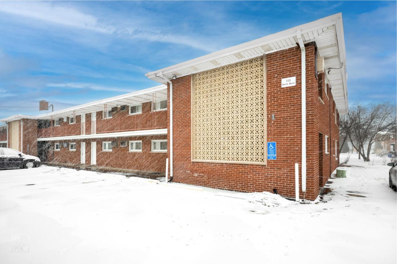 115 Dover Dr. #13, Des Plaines, IL 60018