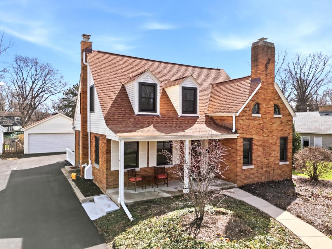 909 S Wheaton Ave., Wheaton, IL 60189