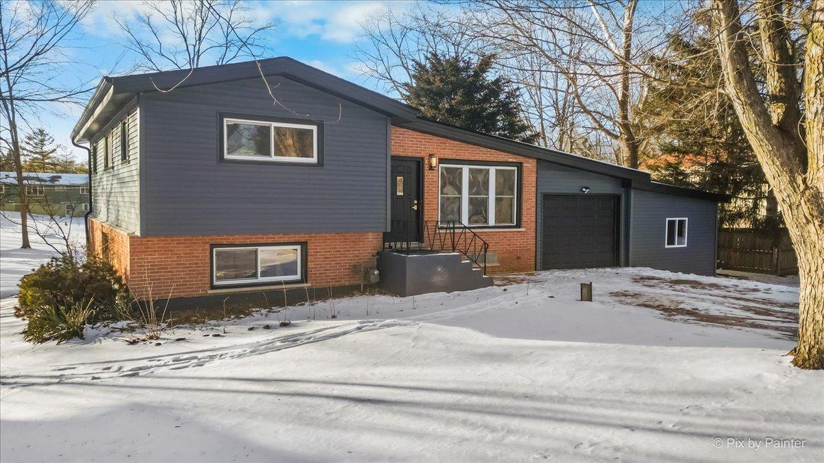 1004 S Grove Ave., Barrington, IL 60010