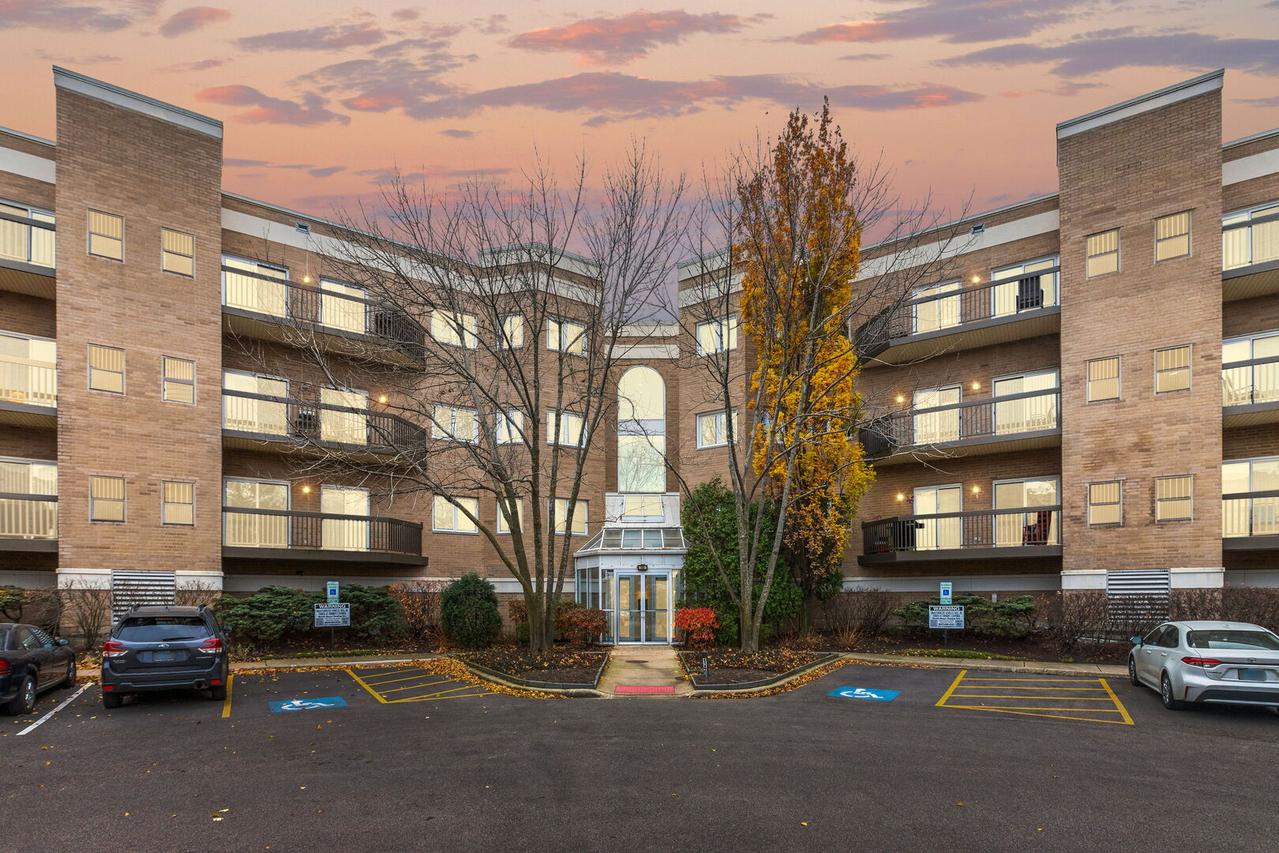 140 Manchester Dr. #408, Buffalo Grove, IL 60089