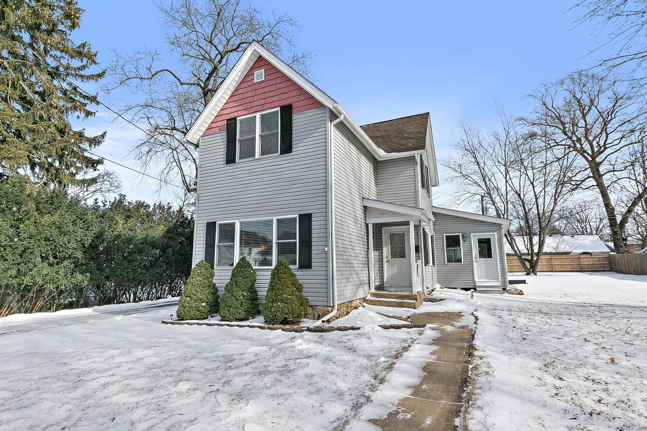 227 2nd St., Crystal Lake, IL 60014
