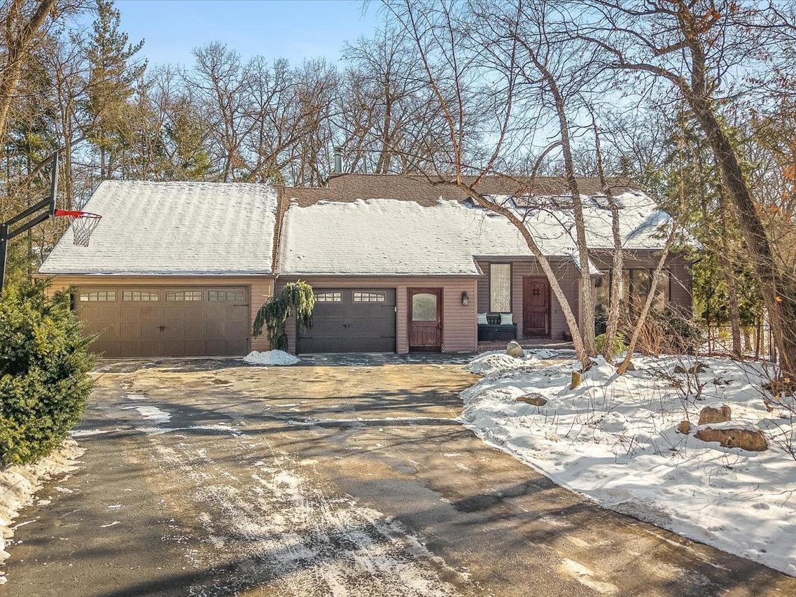 7447 Stacy Ct., Roscoe, IL 61073