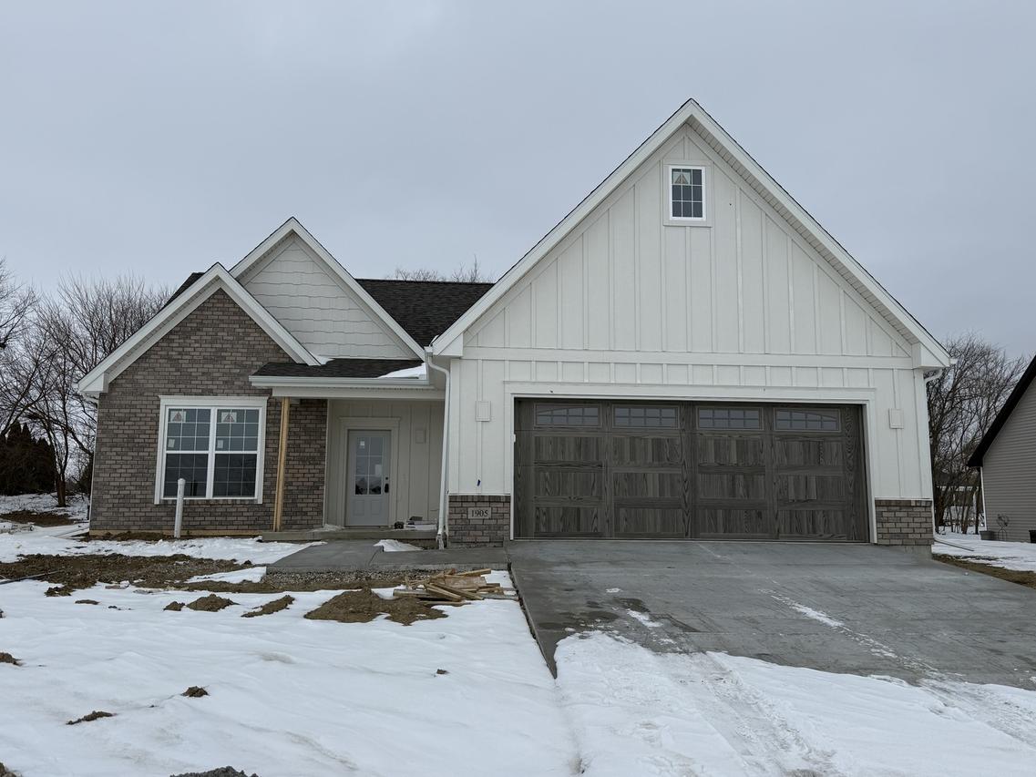 1905 S Stone Creek Blvd., Urbana, IL 61802