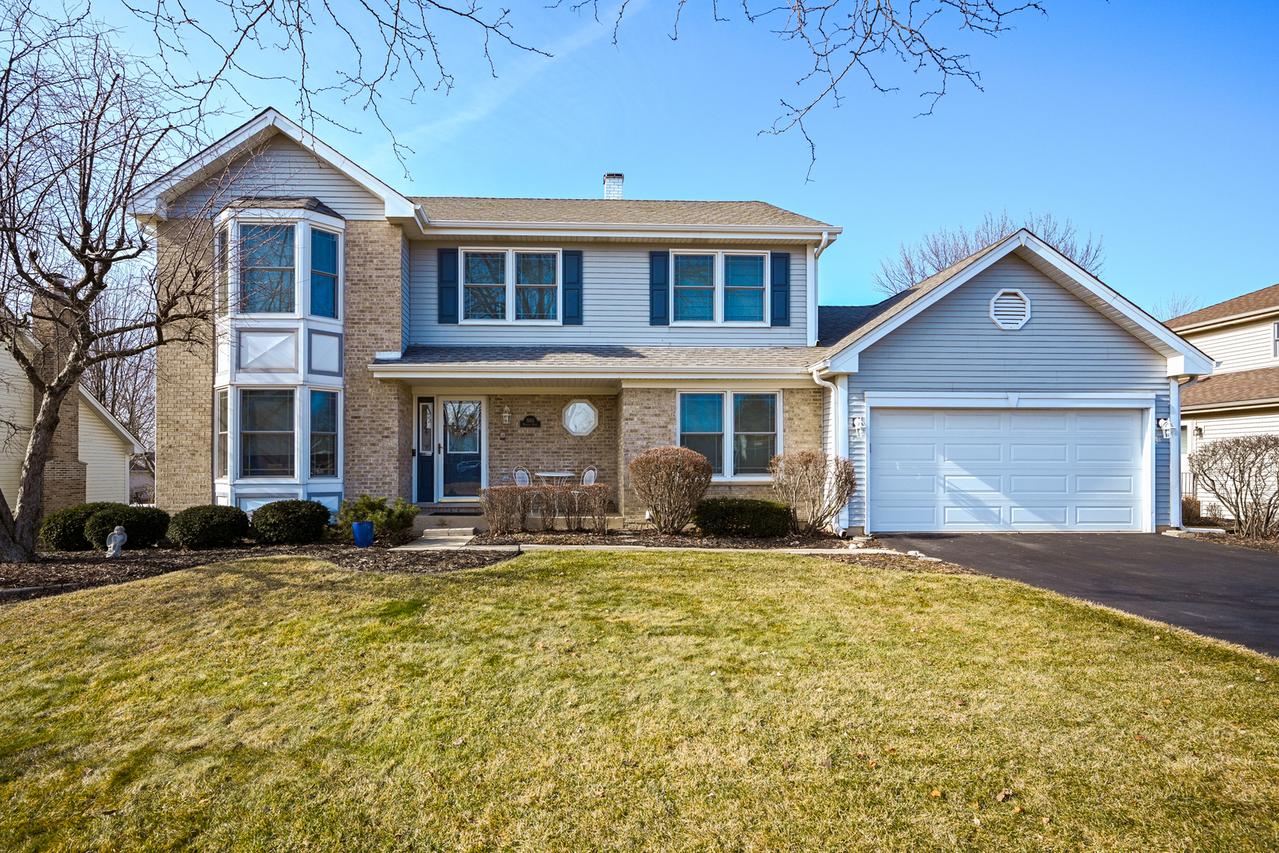 880 Hampton Dr., Carol Stream, IL 60188
