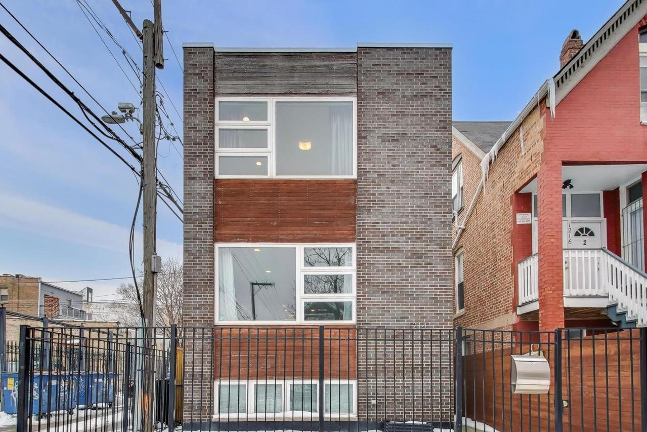 1214 N Rockwell St., Chicago, IL 60622