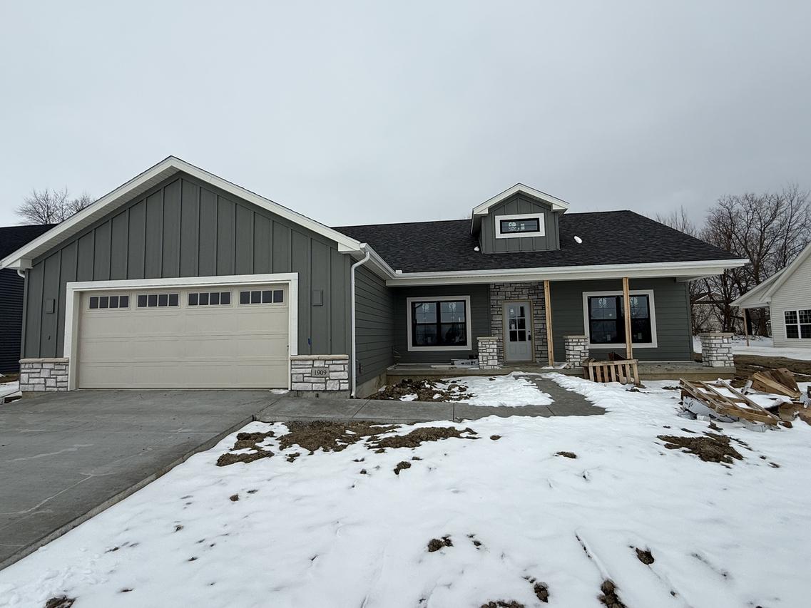 1909 S Stone Creek Blvd., Urbana, IL 61802