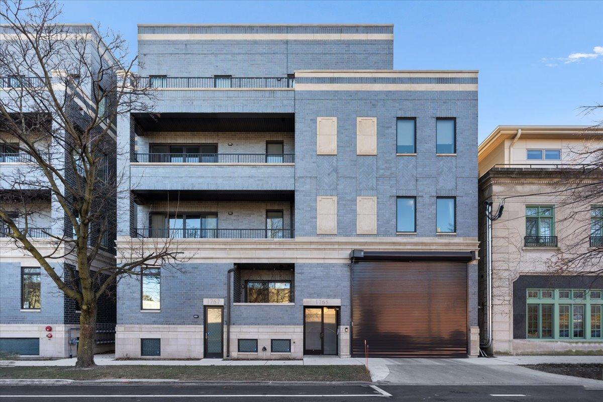 1767 W Rosehill Dr. #403, Chicago, IL 60660