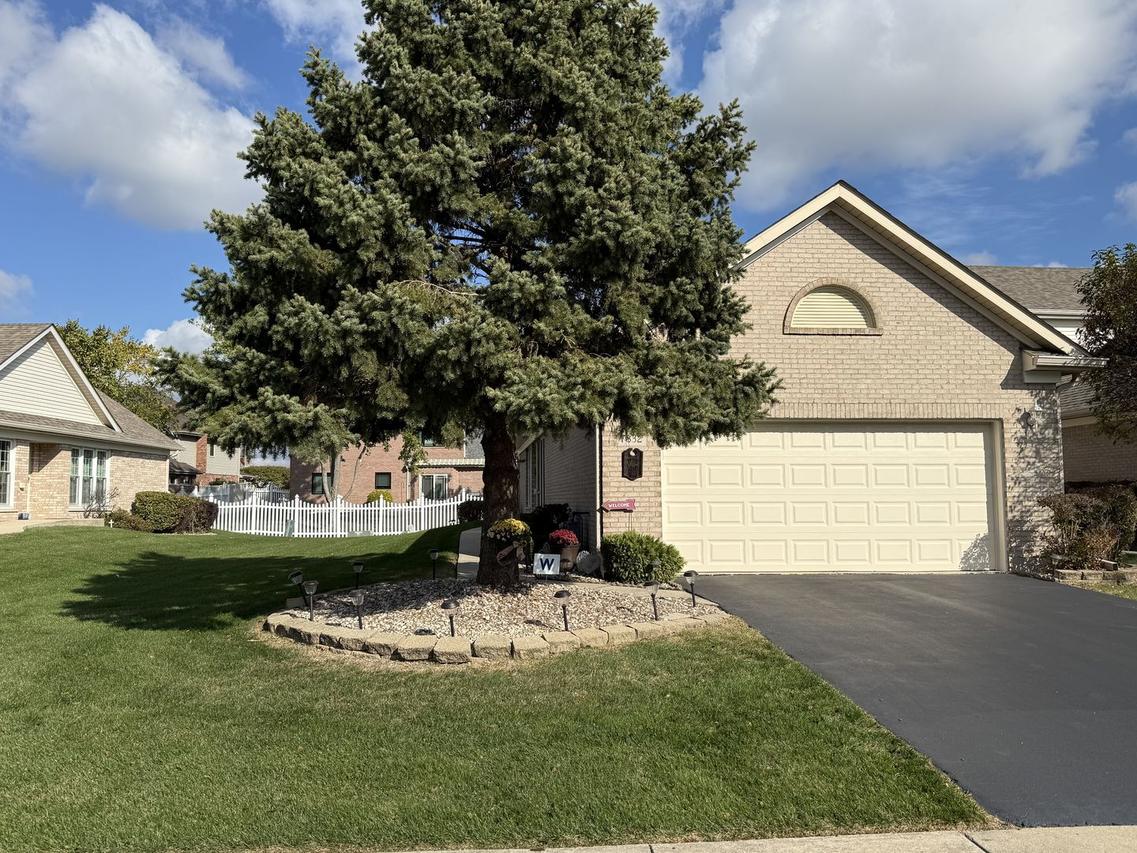 7832 Bristol Park Dr., Tinley Park, IL 60477