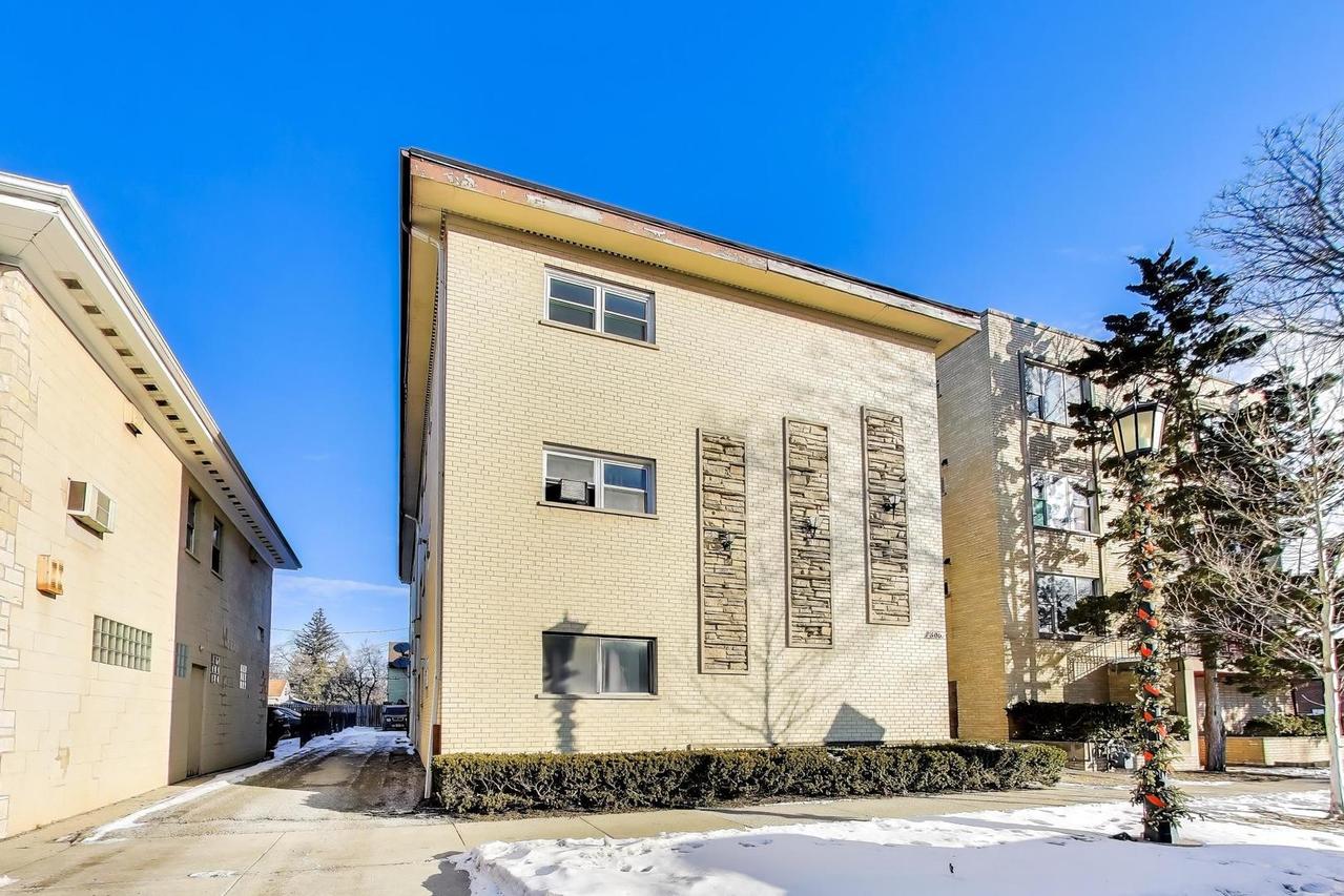 306 Chicago Ave. #3N, Oak Park, IL 60302