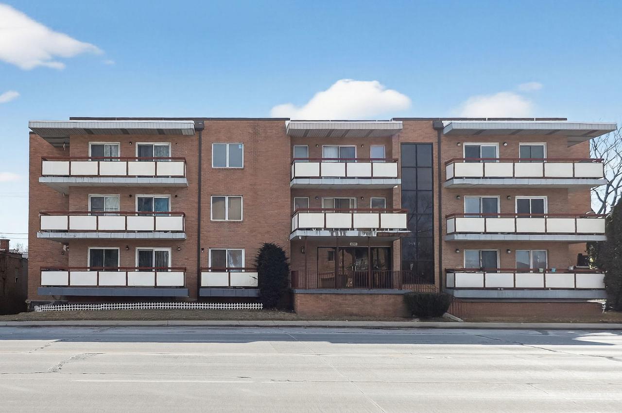 6441 W Pershing Rd. #305, Stickney, IL 60402