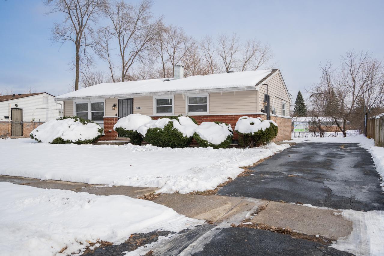 16551 Plymouth Dr., Markham, IL 60428
