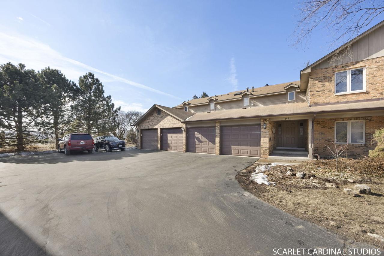 971 West Ct. #B, Naperville, IL 60563