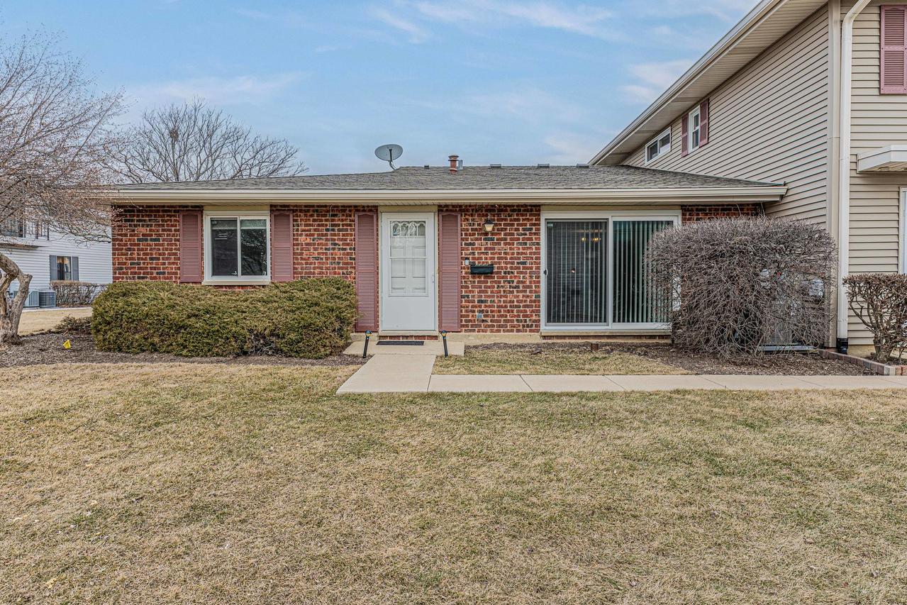 222 Nauset Ln., Schaumburg, IL 60194