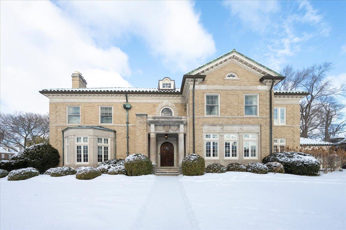 123 Oxford Rd., Kenilworth, IL 60043