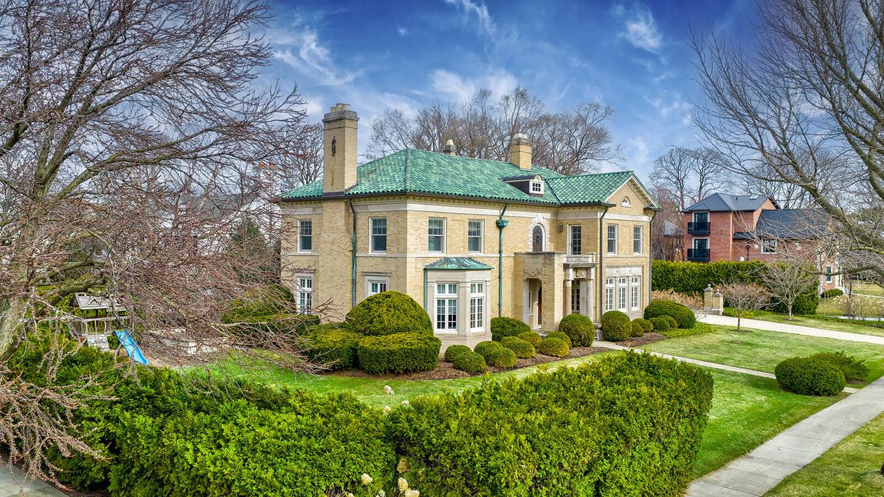 123 Oxford Rd., Kenilworth, IL 60043