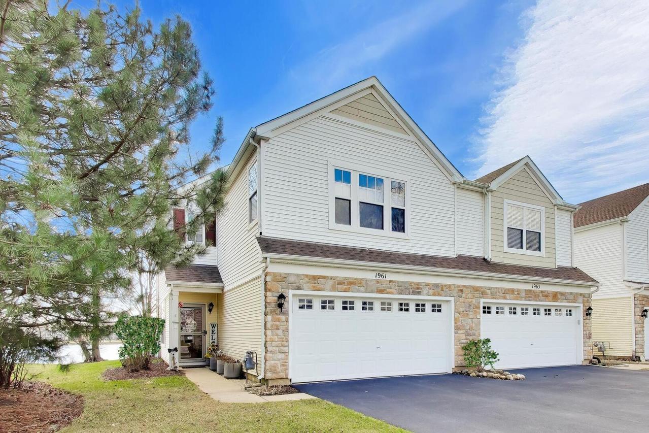 1961 Cobblestone Dr., Carpentersville, IL 60110