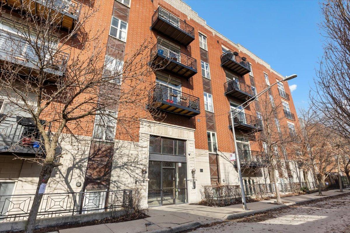 2342 W Bloomingdale Ave. #201, Chicago, IL 60647