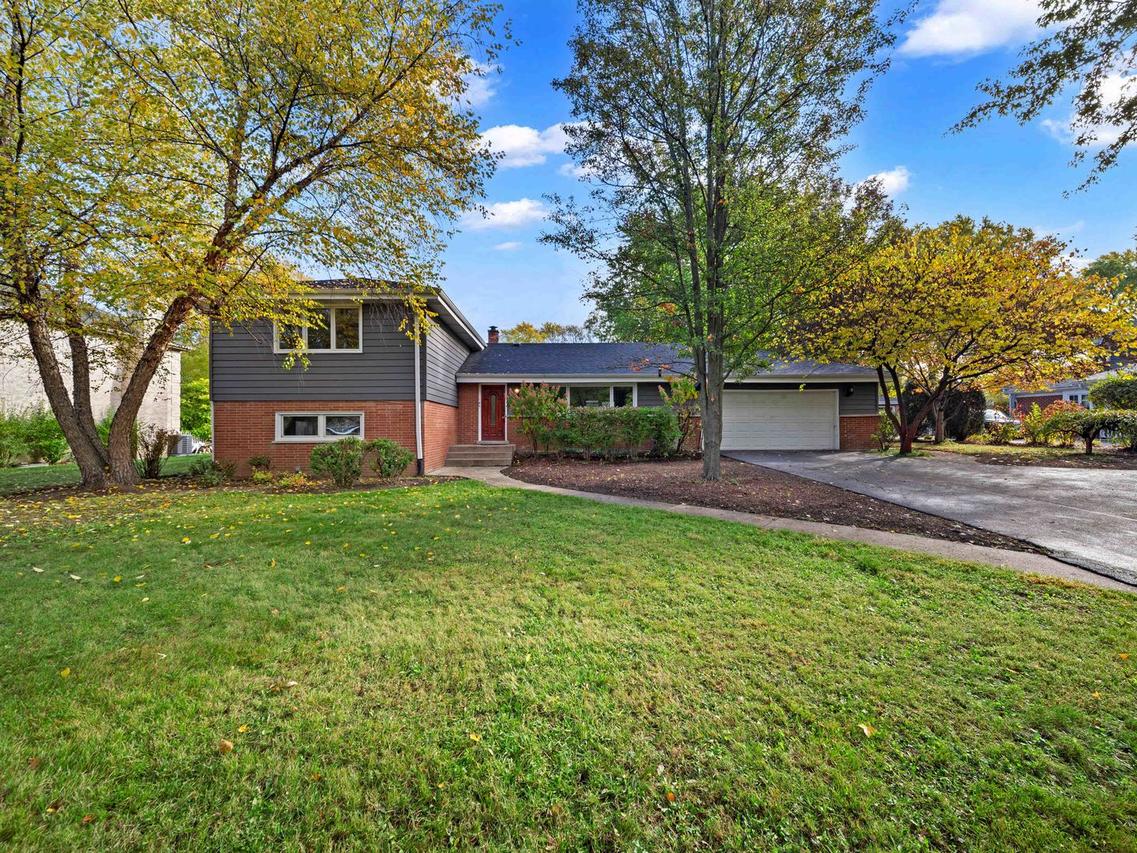 105 E Elaine Cir., Prospect Heights, IL 60070