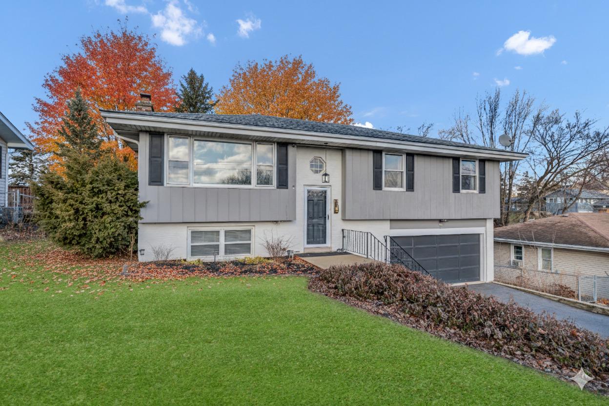 103 Fir St., Lake In The Hills, IL 60156