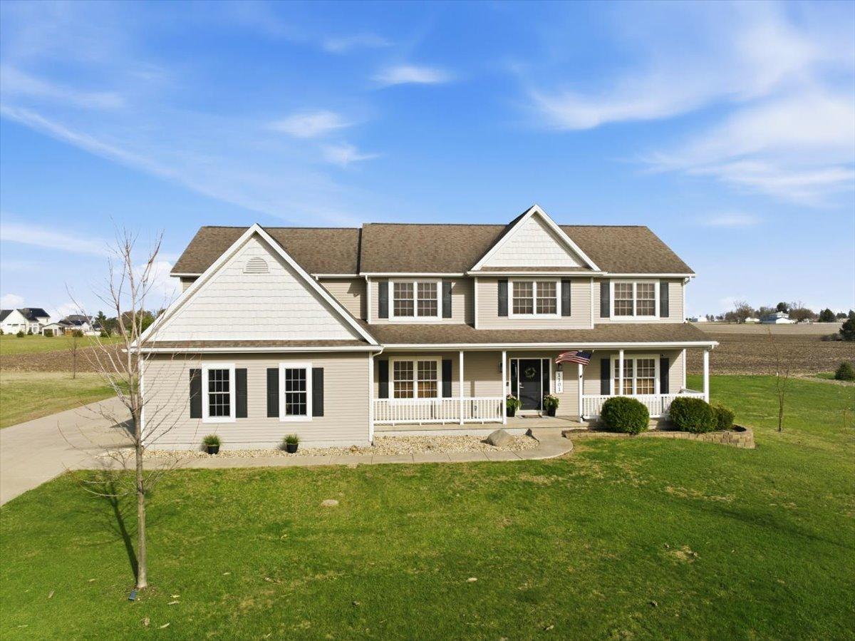 1101 N Pine St., El Paso, IL 61738