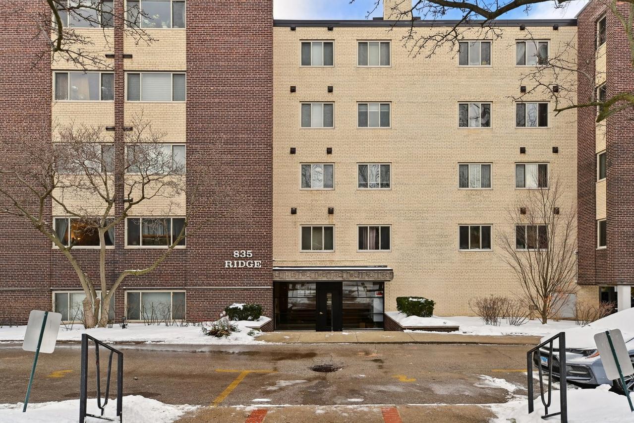 835 Ridge Ave. #103, Evanston, IL 60202