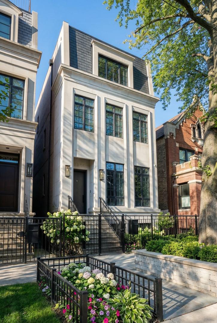 2044 N Fremont St., Chicago, IL 60614