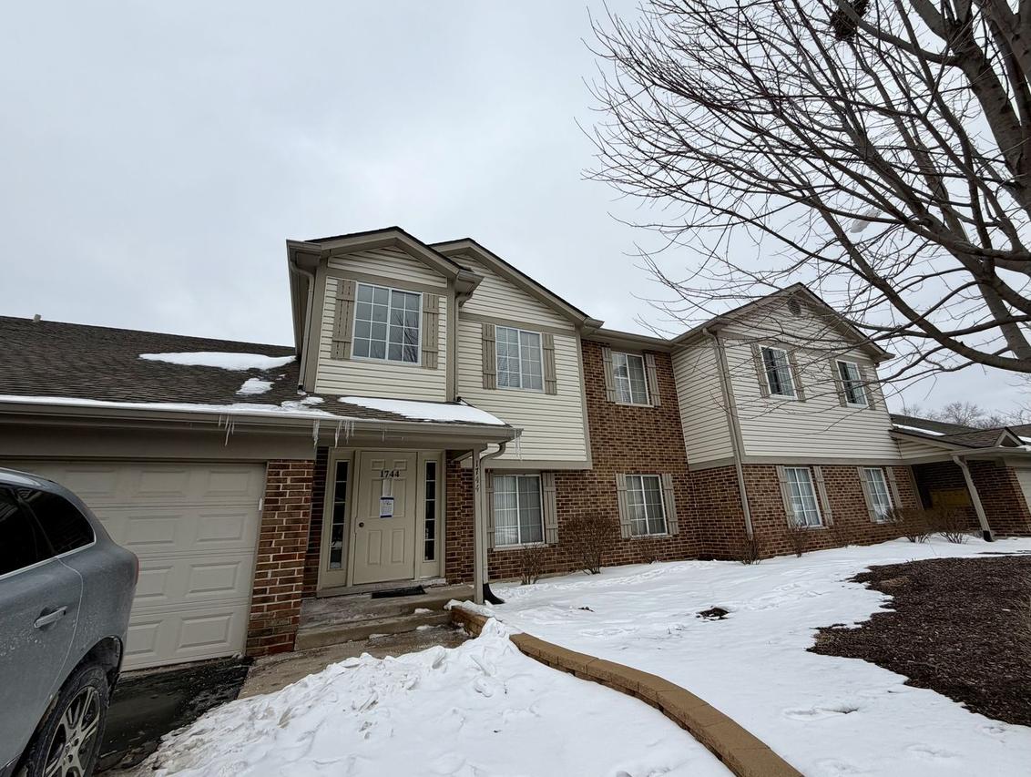 1744 Chesapeake Ln. #4, Schaumburg, IL 60193